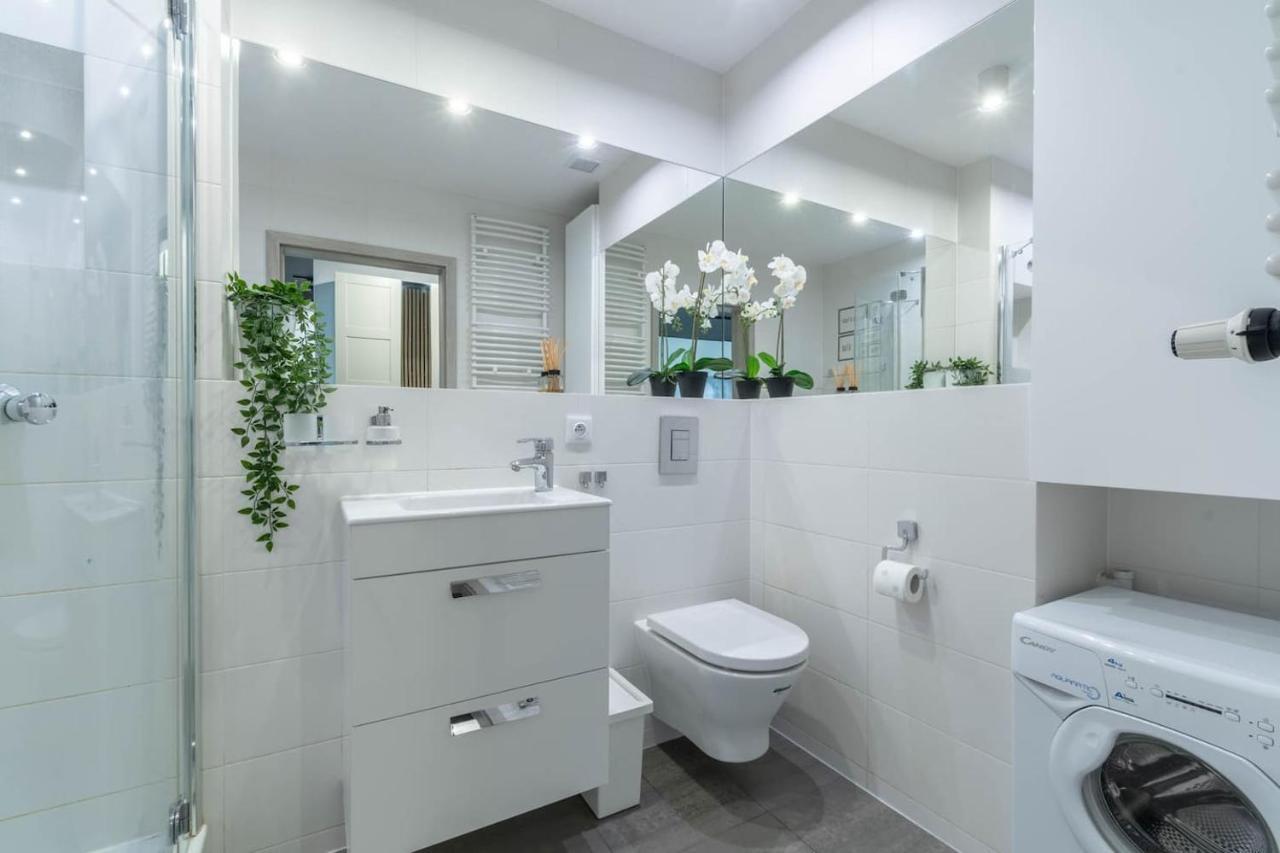 Apartment Modern Black Spot *